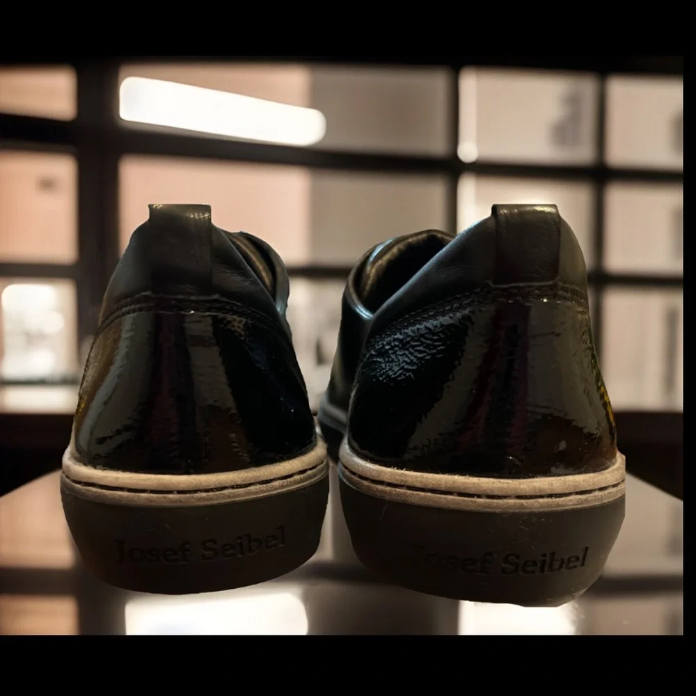 Josef Siebel Clara 14 Full Grain Leather SlipOn Elastic Band Sneaker/Dress Shoe